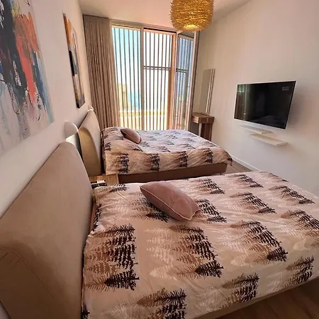 Four C 240-b Gc Apartment Palasë