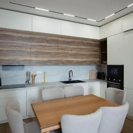 Four C 240-b Gc Apartment *