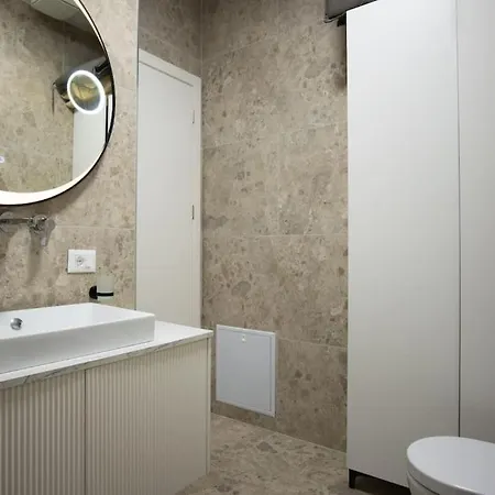 Four C 240-b Gc Apartment *